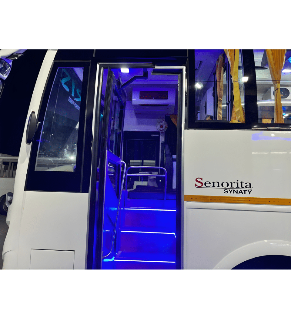 Luxury AC bus hire in Delhi for group tours