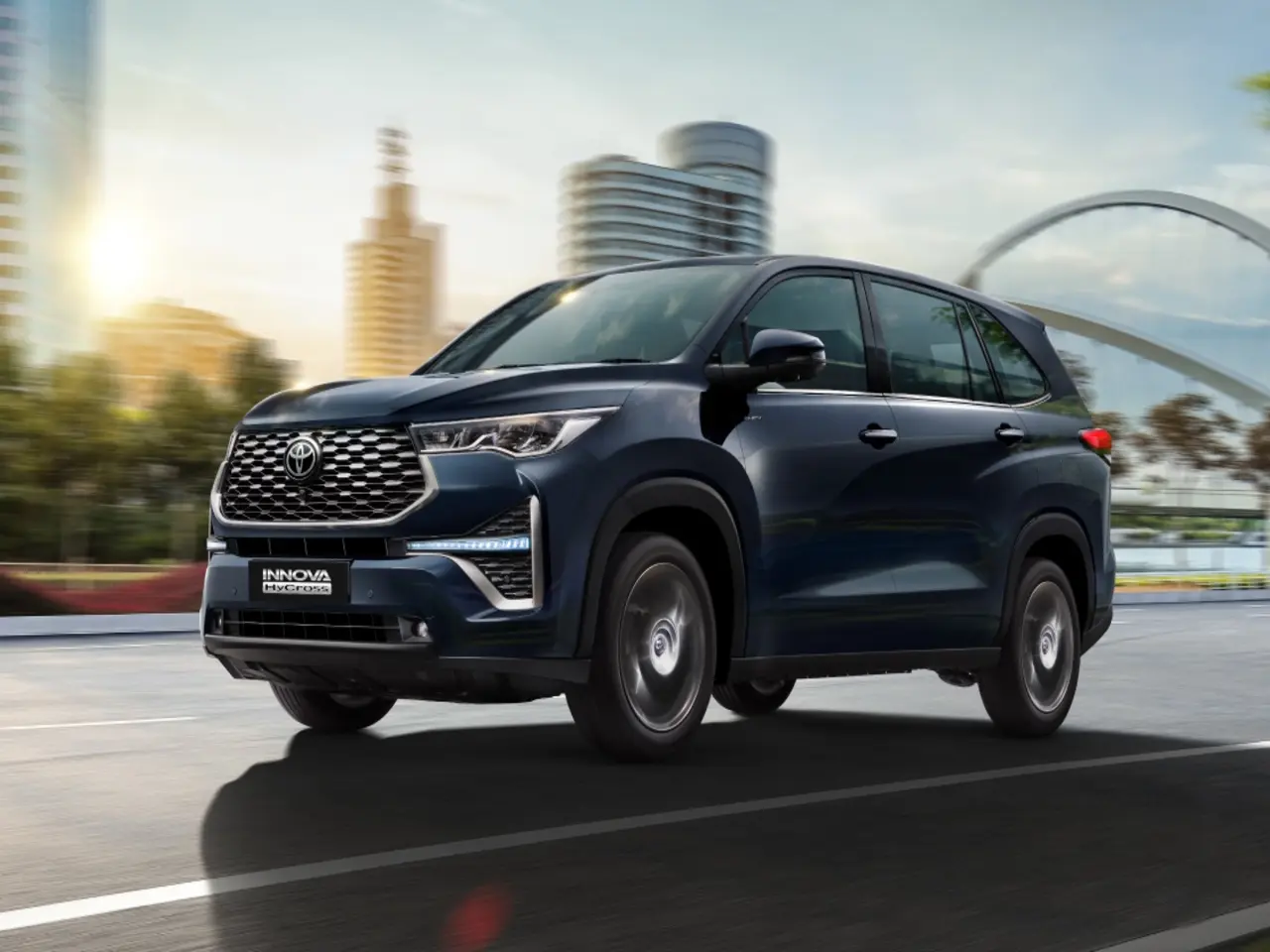 Innova Hycross car hire Delhi for long distance tours