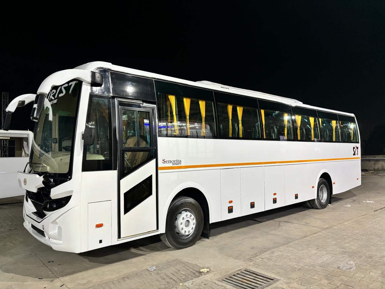 Bus hire Delhi for outstation group tour India