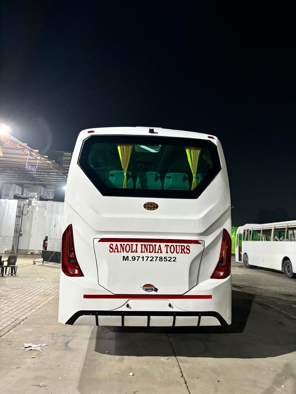 Luxury AC bus hire Delhi large group India tour 26 seater