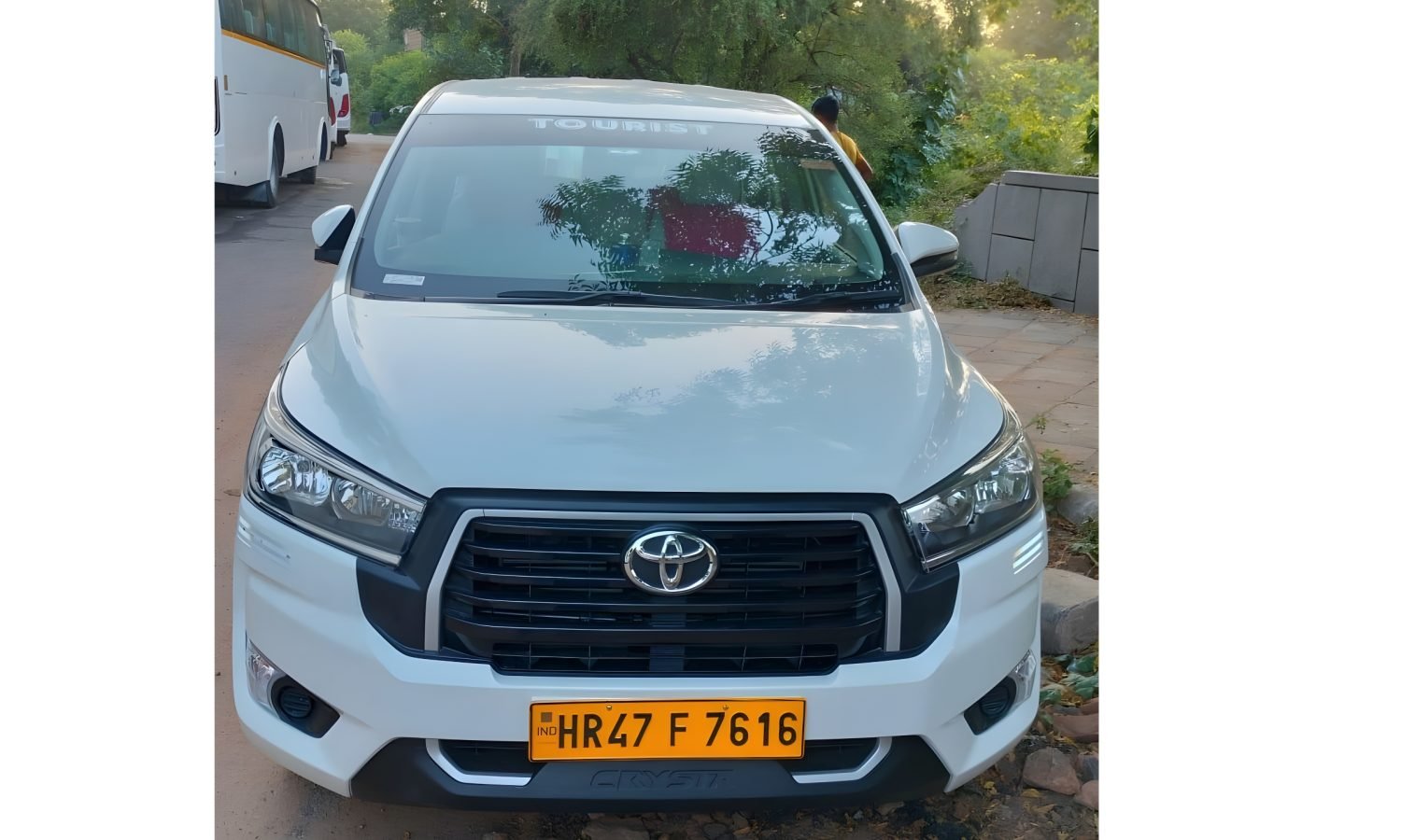 SUV car rental in Delhi for family trips