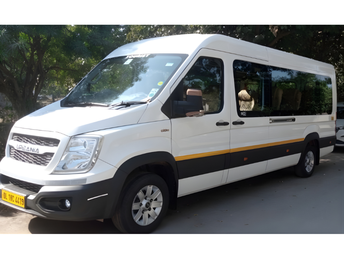 Force Urbania van rental in Delhi