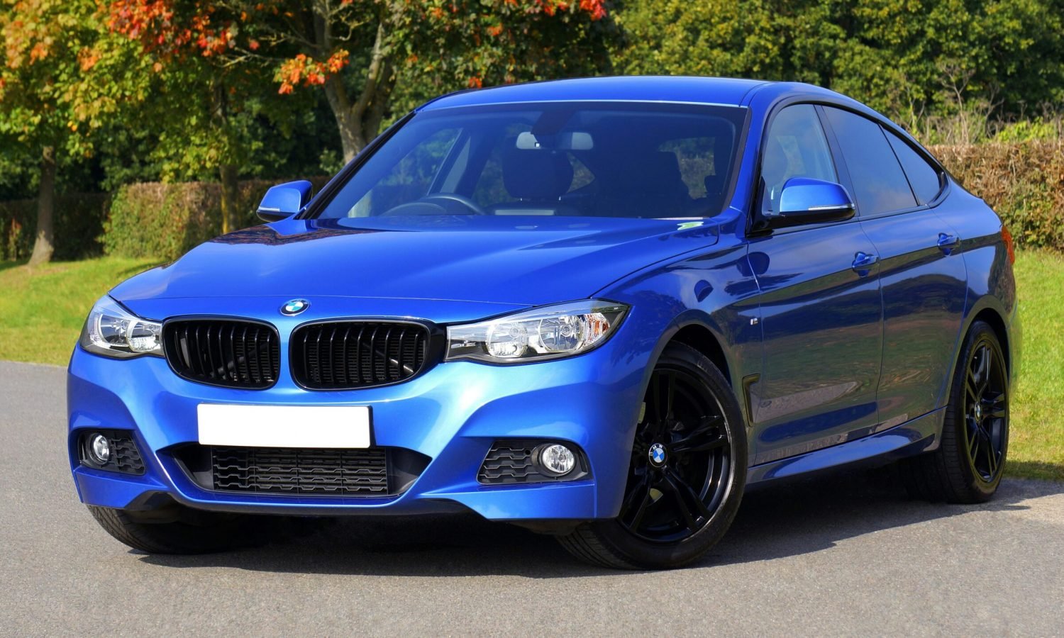 Sedan car hire in Delhi for tour and travel